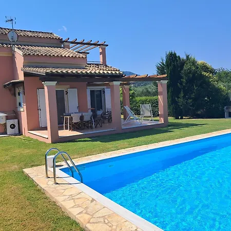 בית נופש Filia Almiros Beach